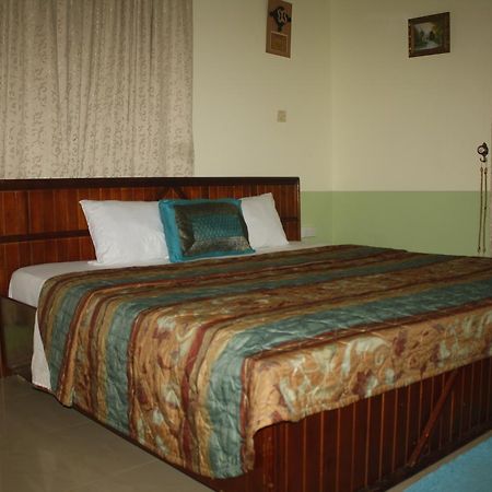 Dokua Royal Hotel Kwabenya Ngoại thất bức ảnh
