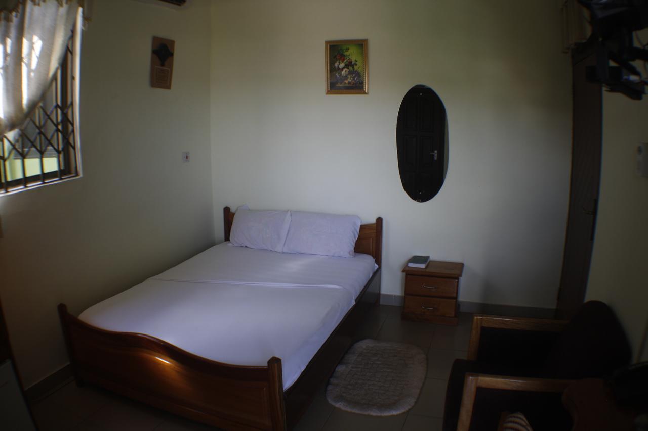 Dokua Royal Hotel Kwabenya Ngoại thất bức ảnh