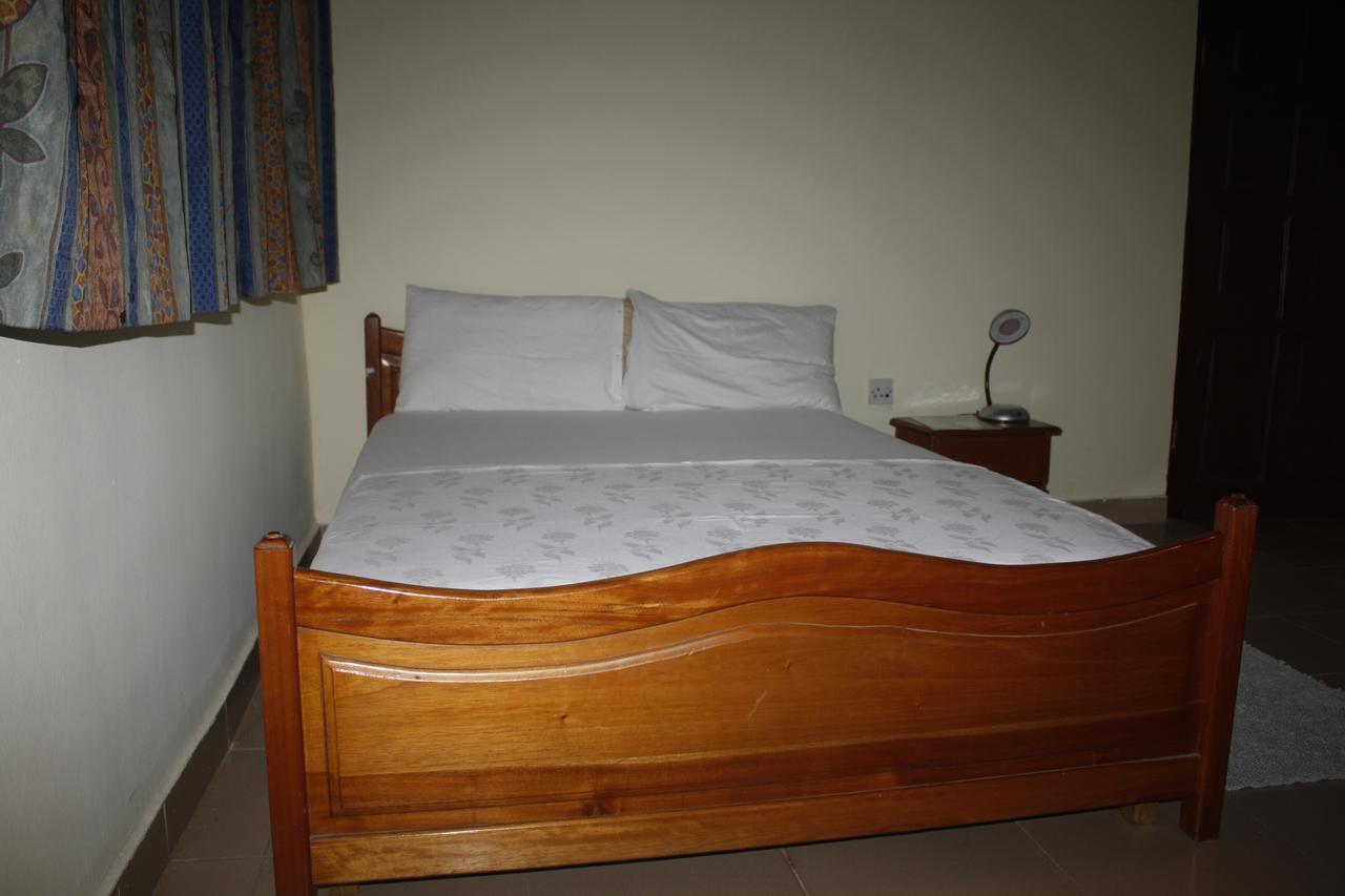 Dokua Royal Hotel Kwabenya Ngoại thất bức ảnh