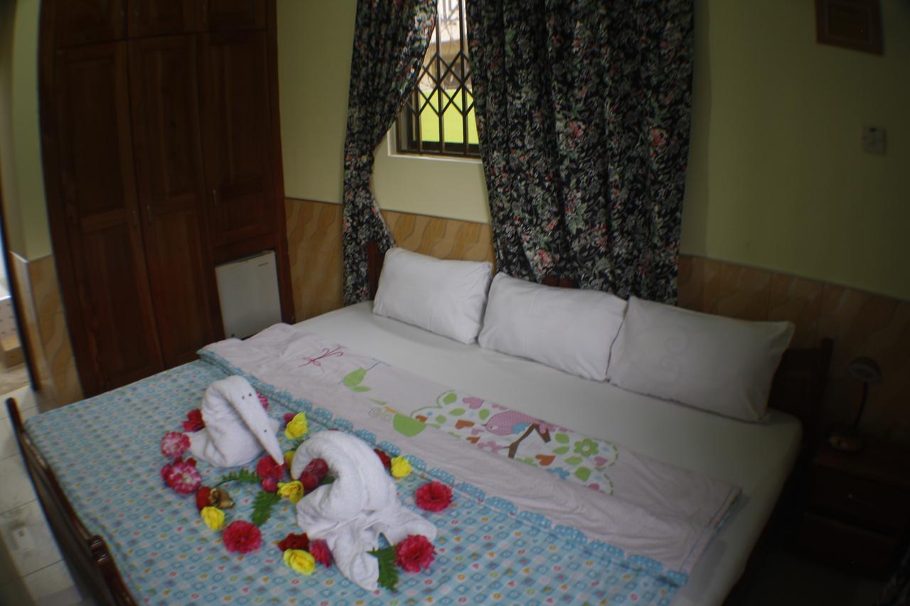 Dokua Royal Hotel Kwabenya Ngoại thất bức ảnh