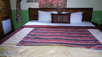 Dokua Royal Hotel Kwabenya Ngoại thất bức ảnh